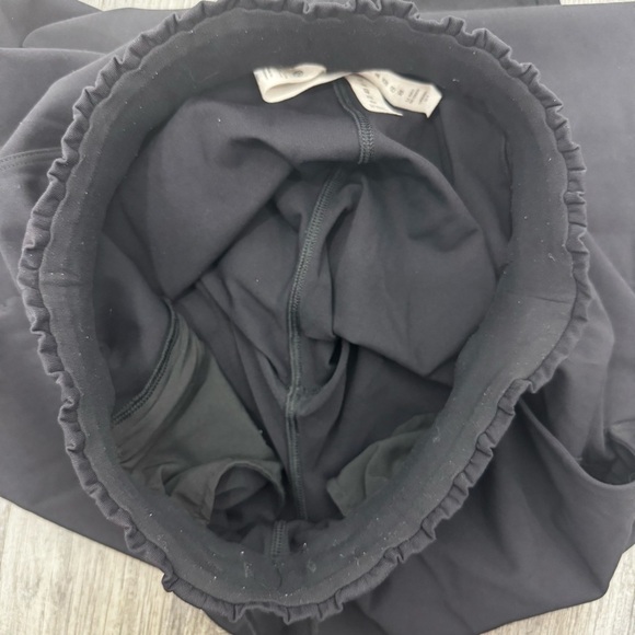 Lululemon Black Stretch High-Rise Pull-On Pant 31" Length 69% nylon 31% lycra 4 - Picture 10 of 15